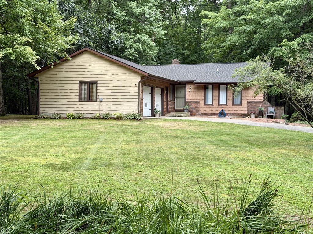 9051 Algoma Avenue, Rockford, MI 49341