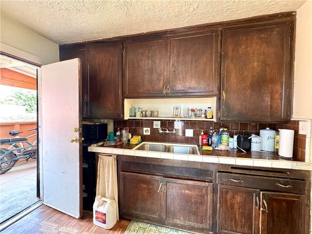 823 E 102nd, Los Angeles, CA 90002