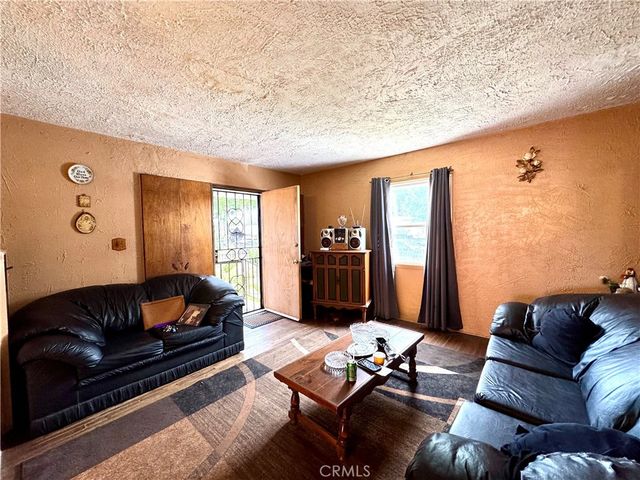 823 E 102nd, Los Angeles, CA 90002