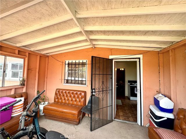 823 E 102nd, Los Angeles, CA 90002