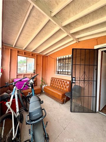 823 E 102nd, Los Angeles, CA 90002