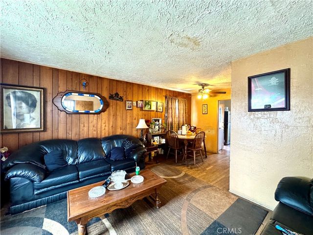 823 E 102nd, Los Angeles, CA 90002