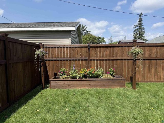 1714 E 4th St, Superior, WI 54880