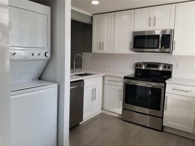 3777 NW 78th Ave 14A, Davie, FL 33024