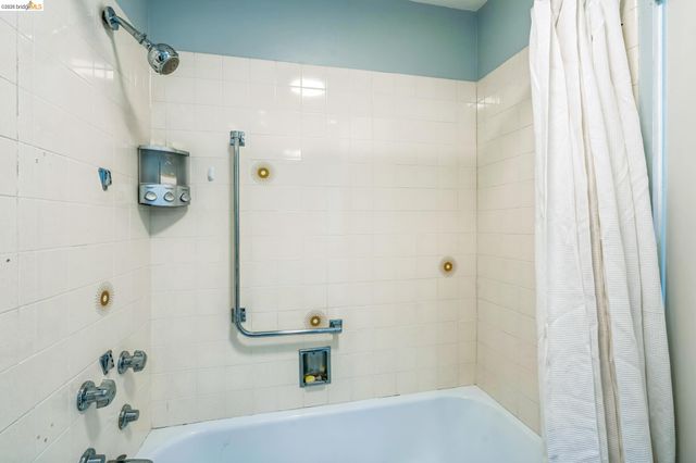 2550 Dana St 2F, Berkeley, CA 94704