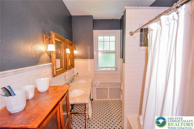 124 East Wayne Avenue, Easton, PA 18042