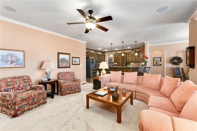 908 SW Olympia Court, Lee's Summit, MO 64082