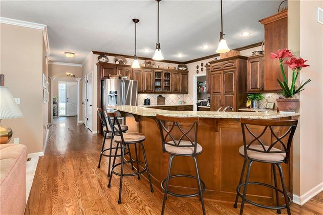 908 SW Olympia Court, Lee's Summit, MO 64082