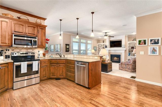 908 SW Olympia Court, Lee's Summit, MO 64082