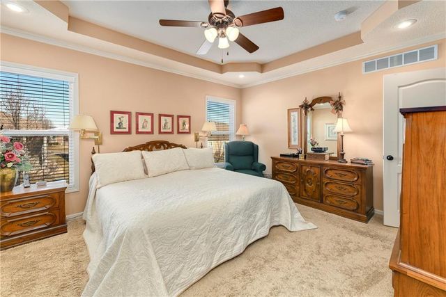 908 SW Olympia Court, Lee's Summit, MO 64082