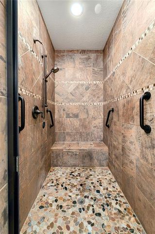 908 SW Olympia Court, Lee's Summit, MO 64082