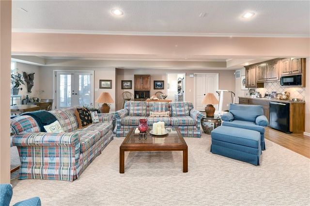 908 SW Olympia Court, Lee's Summit, MO 64082