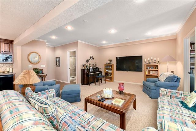 908 SW Olympia Court, Lee's Summit, MO 64082