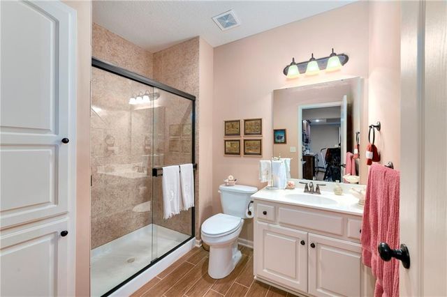 908 SW Olympia Court, Lee's Summit, MO 64082