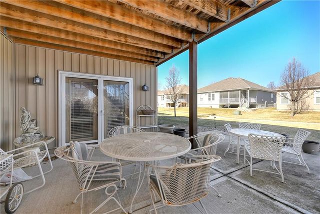 908 SW Olympia Court, Lee's Summit, MO 64082