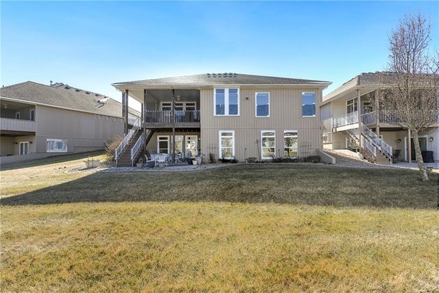 908 SW Olympia Court, Lee's Summit, MO 64082