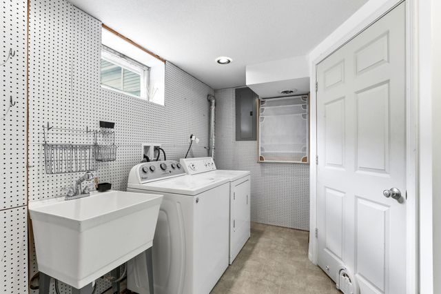 617 E Lincoln Road, New Richmond, WI 54017