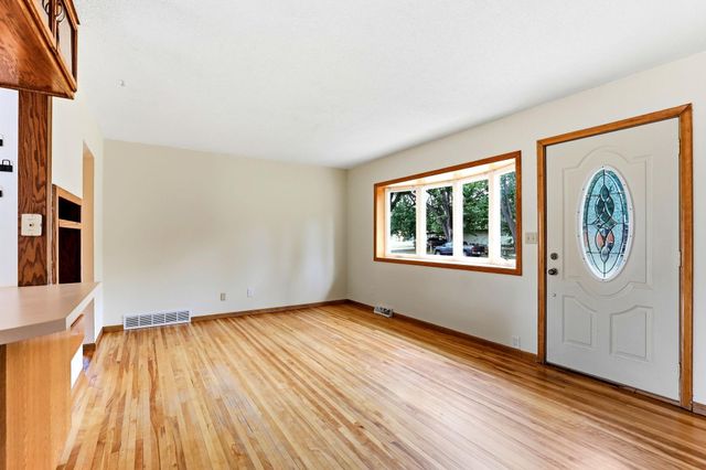 617 E Lincoln Road, New Richmond, WI 54017