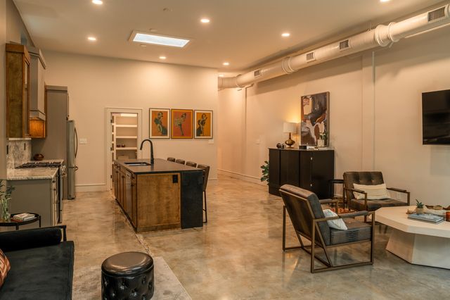 612 W 8th Avenue, Tallahassee, FL 32303