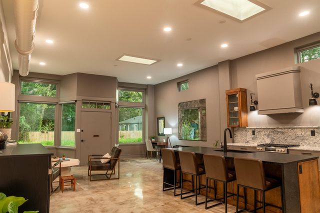 612 W 8th Avenue, Tallahassee, FL 32303