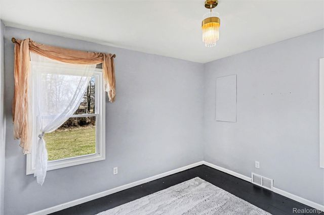 4382 Lahring Road, Fenton Charter Township, MI 48451