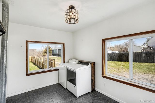 4382 Lahring Road, Fenton Charter Township, MI 48451