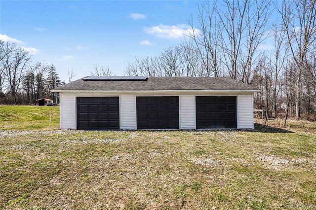 4382 Lahring Road, Fenton Charter Township, MI 48451