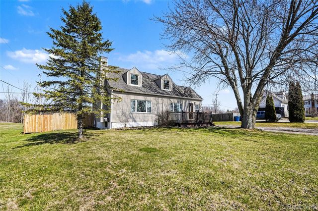 4382 Lahring Road, Fenton Charter Township, MI 48451