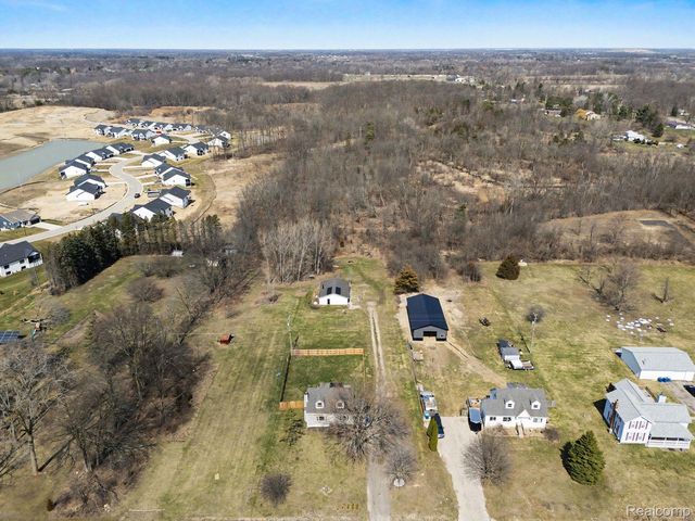 4382 Lahring Road, Fenton Charter Township, MI 48451