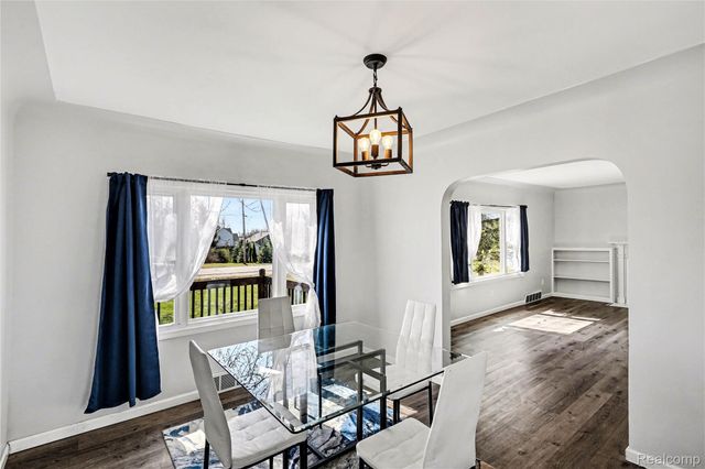 4382 Lahring Road, Fenton Charter Township, MI 48451