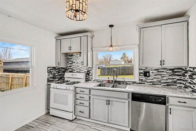 4382 Lahring Road, Fenton Charter Township, MI 48451