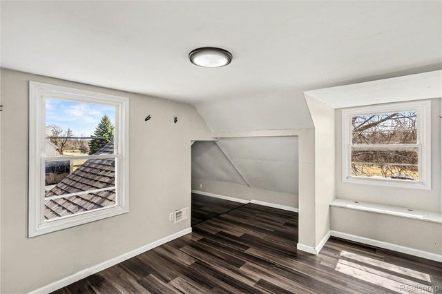 4382 Lahring Road, Fenton Charter Township, MI 48451