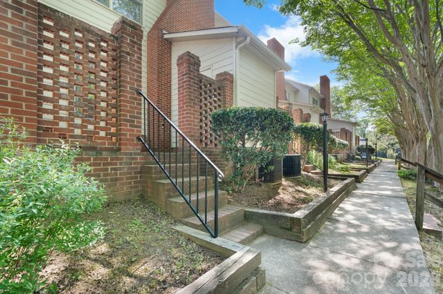 239 13th Avenue Place NW 6, Hickory, NC 28601