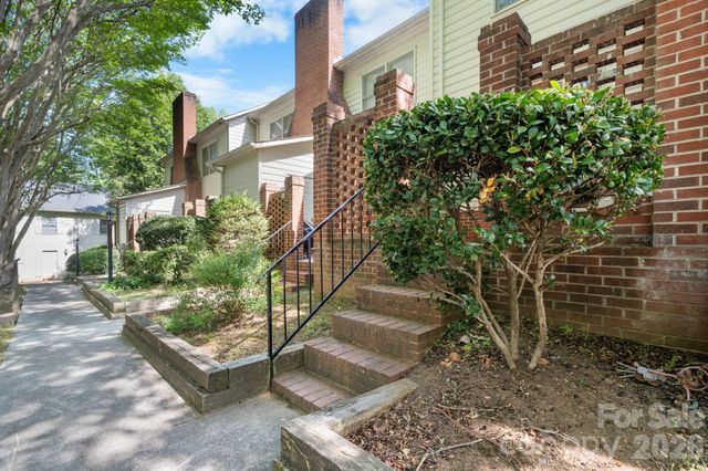 239 13th Avenue Place NW 6, Hickory, NC 28601