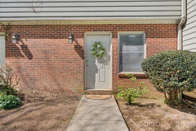 239 13th Avenue Place NW 6, Hickory, NC 28601