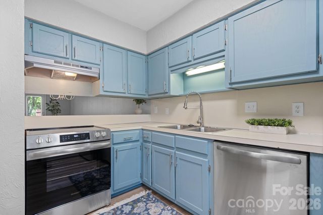239 13th Avenue Place NW 6, Hickory, NC 28601