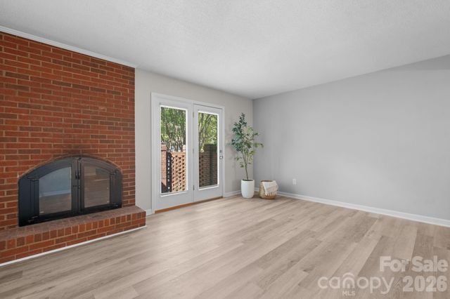 239 13th Avenue Place NW 6, Hickory, NC 28601