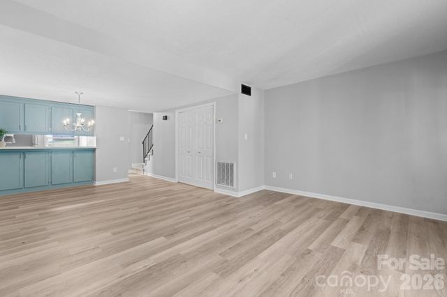239 13th Avenue Place NW 6, Hickory, NC 28601