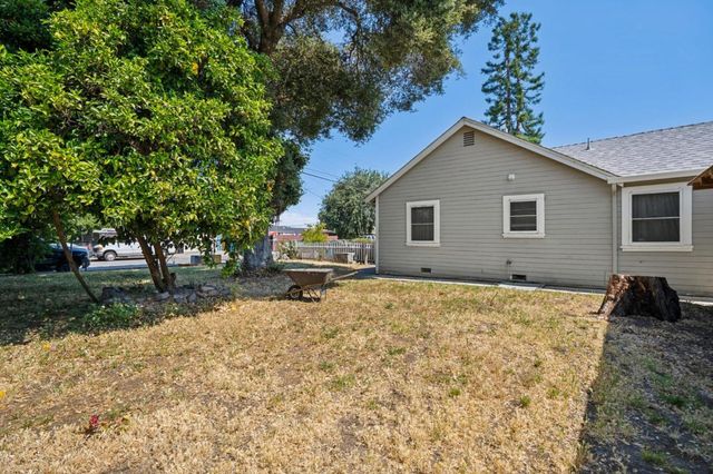 240 Berkshire Avenue, Redwood City, CA 94063
