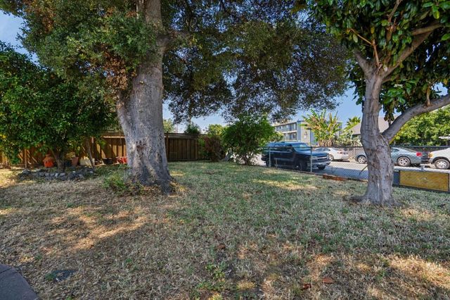 240 Berkshire Avenue, Redwood City, CA 94063