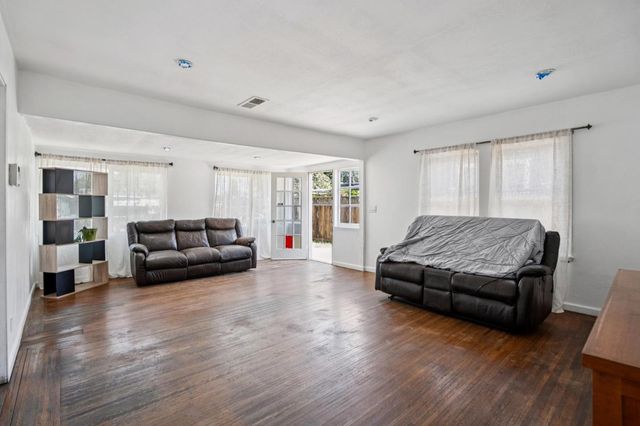 240 Berkshire Avenue, Redwood City, CA 94063