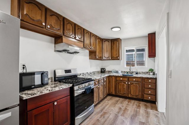 240 Berkshire Avenue, Redwood City, CA 94063