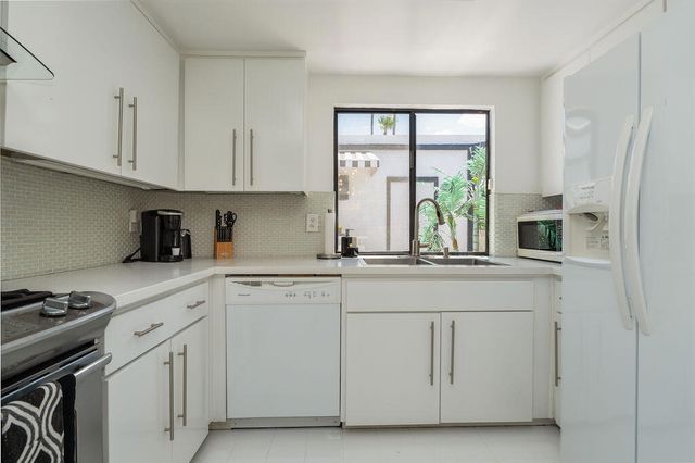 689 N Majorca Circle, Palm Springs, CA 92262