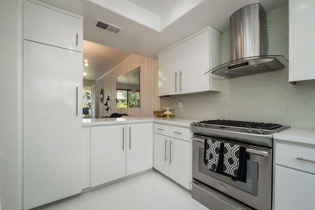 689 N Majorca Circle, Palm Springs, CA 92262