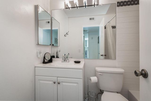 689 N Majorca Circle, Palm Springs, CA 92262