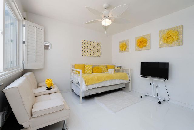 689 N Majorca Circle, Palm Springs, CA 92262