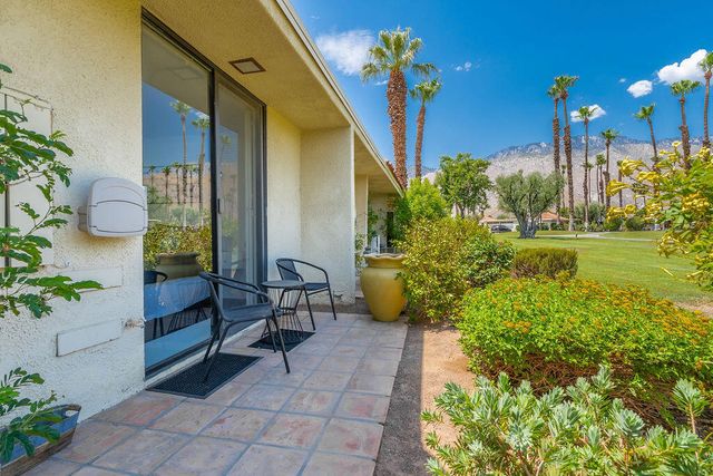 689 N Majorca Circle, Palm Springs, CA 92262