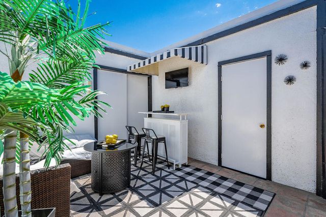 689 N Majorca Circle, Palm Springs, CA 92262