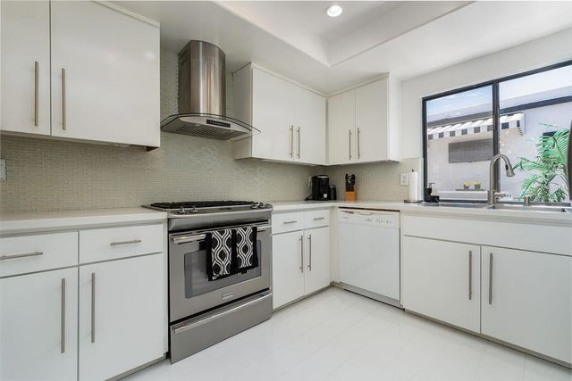 689 N Majorca Circle, Palm Springs, CA 92262