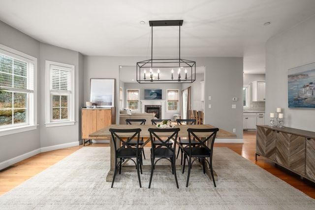 8 Gates Ln A, Wakefield, MA 01880